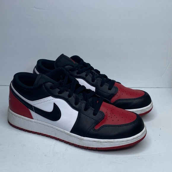 Nike Black Red and White Low-Top Sneakers